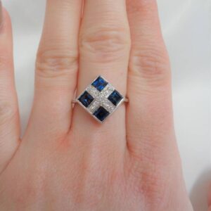 Fine Art Deco Style Sapphire and Diamond Ring 750 (18ct) White Gold - Size L 1/2 - Image 6