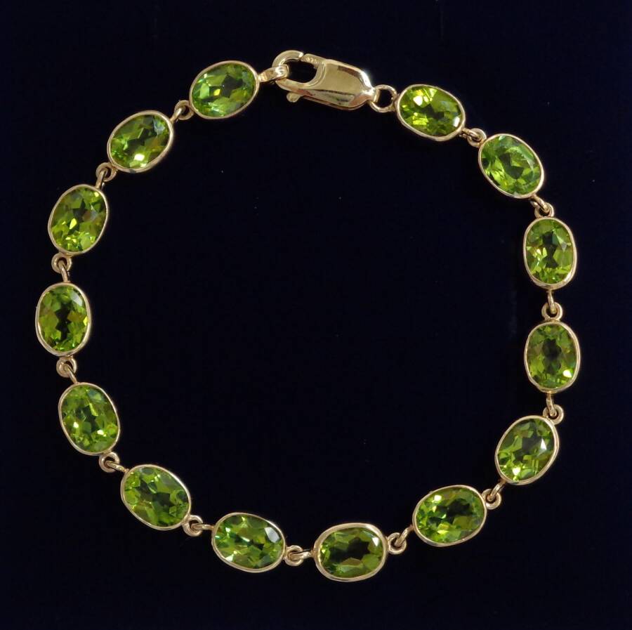 Astley Clarke Mini Icon Aura 14ct Yellow-gold, Diamond And Emerald Bracelet  | Lyst UK