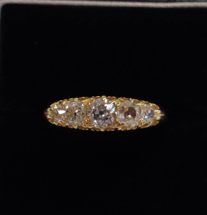 Gold ring hot sale 5 diamonds