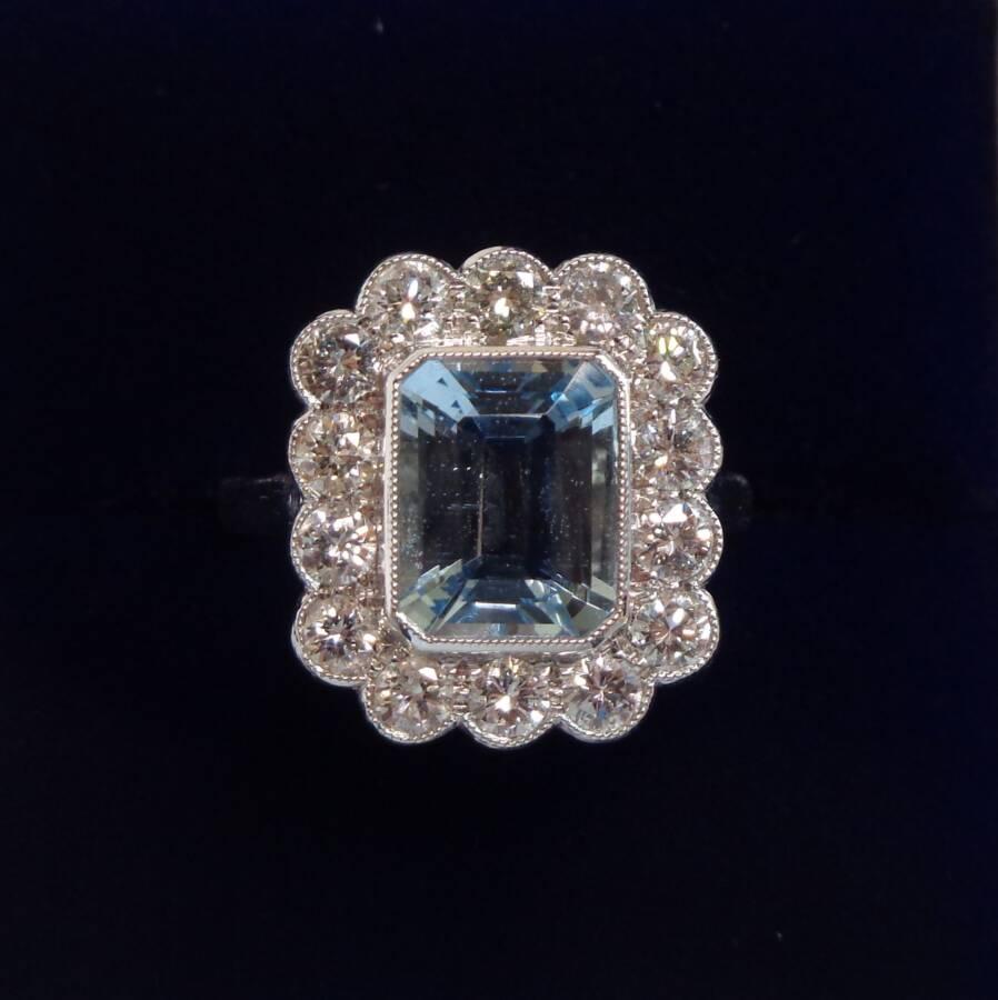Beautiful Aquamarine and Diamond Cluster Ring 18ct White Gold – Size O (S7735)