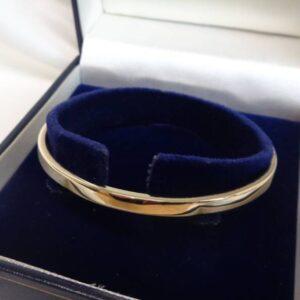 Solid 9 Carat Gold Bangle - 19.3g - Heavy! - 60mm Diameter (S8057) - Image 3