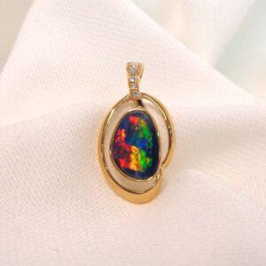 Stunning Black Opal & Diamond Pendant 14ct Yellow Gold - Length 21mm (S7837) - Image 6