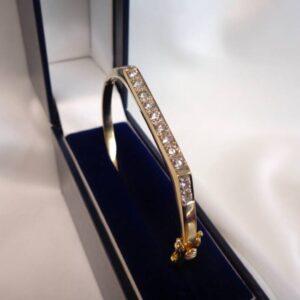 1.00ct Diamond Bangle Solid 14ct Yellow Gold - 57mm x 46mm - 14.6g (S7686) - Image 4