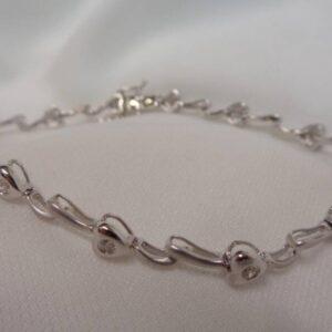 Unique Diamond Heart Bracelet 18ct White Gold - 7.5 inches (S8041) - Image 6