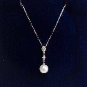 Stunning Cultured Pearl & Diamond Pendant 9ct White Gold - 18inch Chain (S8347) - Image 1