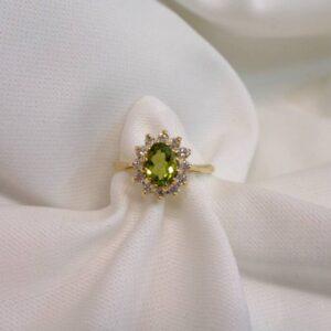 Beautiful Peridot & Diamond Cluster Ring 18ct Yellow Gold- Size N (S8305) - Image 3