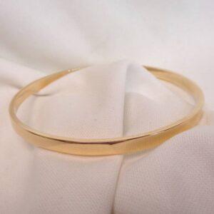 Solid 9 Carat Yellow Gold Bangle - 22.1g - Heavy! - 70mm Diameter - 5mm Wide (S8176) - Image 3