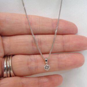 Beautiful 0.30ct Solitaire Diamond Pendant 18ct White Gold - 16in Chain (S8346) - Image 4