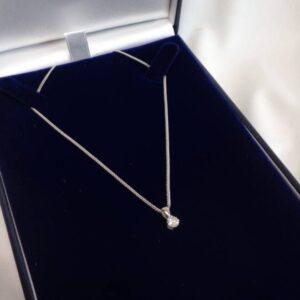 Beautiful 0.30ct Solitaire Diamond Pendant 18ct White Gold - 16in Chain (S8346) - Image 5