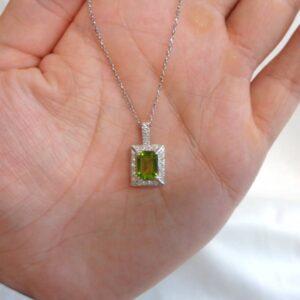 Beautiful Peridot & Diamond Pendant 9ct White Gold - 19mm Length - Chain 18in (S8401) - Image 6