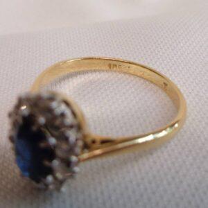Vintage Sapphire & Diamond Cluster Ring 18ct Yellow Gold - Size N 1/2 (US 6.75) (S7959) - Image 6