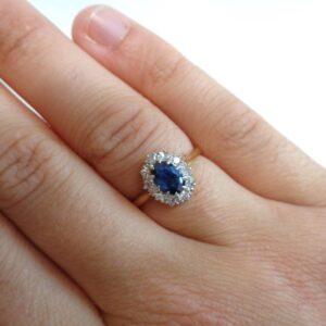Vintage Sapphire & Diamond Cluster Ring 18ct Yellow Gold - Size N 1/2 (US 6.75) (S7959) - Image 8