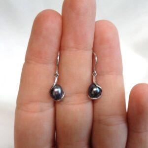 Black Cultured Pearl Drop Earrings 9ct White Gold - Length 22mm (S8446) - Image 5