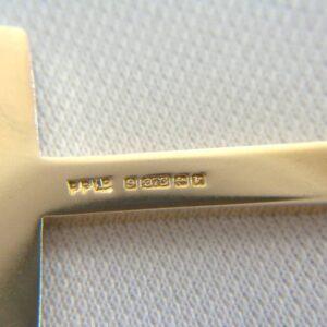 Vintage c.1970 Patterned Cross Pendant Solid 9ct Gold - Length 43mm - 4.6g (S8453) - Image 5