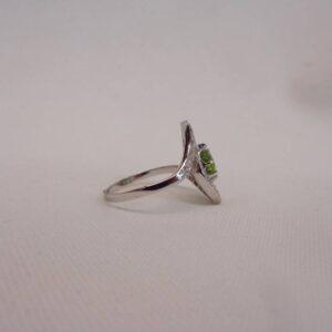 Beautiful Peridot and Diamond Ring Platinum - Size M (S8460) - Image 3