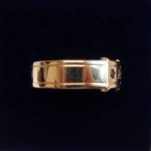 Vintage C.1968 Garnet Buckle Ring 9ct Yellow Gold - Size W (S8564) - Image 2