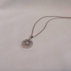Stunning 0.50ct Diamond Pendant 9ct White Gold - Chain Length 20 inches (S8566) - Image 3