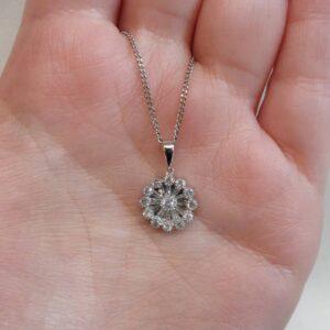 Stunning 0.50ct Diamond Pendant 9ct White Gold - Chain Length 20 inches (S8566) - Image 6