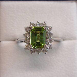 Beautiful Peridot & Diamond Cluster Ring 18ct White Gold - Iliana - Size Q 1/2 (S8459) - Image 1