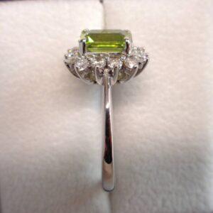 Beautiful Peridot & Diamond Cluster Ring 18ct White Gold - Iliana - Size Q 1/2 (S8459) - Image 2