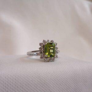 Beautiful Peridot & Diamond Cluster Ring 18ct White Gold - Iliana - Size Q 1/2 (S8459) - Image 4