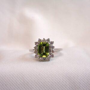 Beautiful Peridot & Diamond Cluster Ring 18ct White Gold - Iliana - Size Q 1/2 (S8459) - Image 5