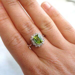 Beautiful Peridot & Diamond Cluster Ring 18ct White Gold - Iliana - Size Q 1/2 (S8459) - Image 9