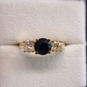 Sapphire & Diamond Three Stone Ring 18ct Yellow Gold - Size N (S8577) - Image 1