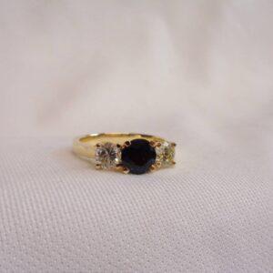 Sapphire & Diamond Three Stone Ring 18ct Yellow Gold - Size N (S8577) - Image 4