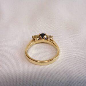 Sapphire & Diamond Three Stone Ring 18ct Yellow Gold - Size N (S8577) - Image 5