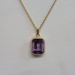 Stunning Amethyst Pendant 9ct Yellow Gold- Length 18in (S8626) - Image 1