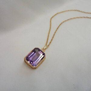 Stunning Amethyst Pendant 9ct Yellow Gold- Length 18in (S8626) - Image 3