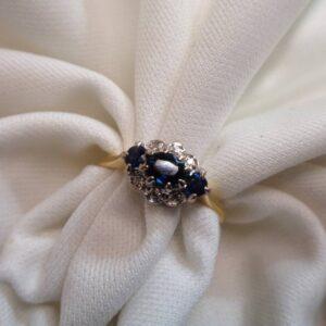 Vintage C.1980 Sapphire and Diamond Ring 18ct Gold - Size N 1/2 (A1531) - Image 4
