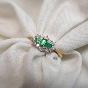 Beautiful Emerald and Diamond Cluster Ring 18ct Yellow Gold - Size O (S7643) - Image 4