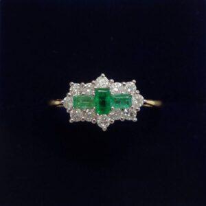 Beautiful Emerald and Diamond Cluster Ring 18ct Yellow Gold - Size O (S7643)