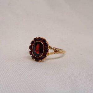 Beautiful Garnet Cluster Ring 9ct Gold - Size P (S8616) - Image 3