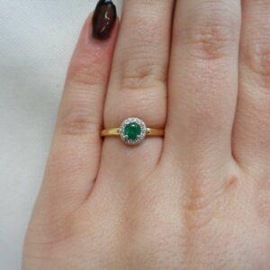 Beautiful Emerald and Diamond Cluster Ring 18ct Yellow Gold – Size M (A1176) - Image 6