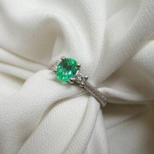 Striking Emerald and Diamond Ring 18ct White Gold – Size N 1/2 (A1187) - Image 4