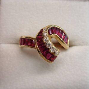 Unusual Ruby and Diamond Twist Ring 18ct Yellow Gold – Size M 1/2 – (A1125)