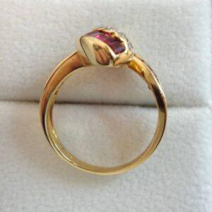 Unusual Ruby and Diamond Twist Ring 18ct Yellow Gold – Size M 1/2 – (A1125) - Image 3