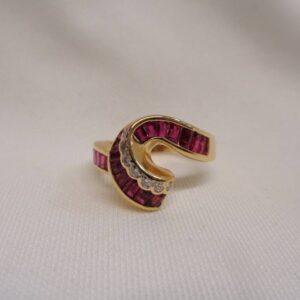 Unusual Ruby and Diamond Twist Ring 18ct Yellow Gold – Size M 1/2 – (A1125) - Image 4