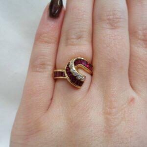 Unusual Ruby and Diamond Twist Ring 18ct Yellow Gold – Size M 1/2 – (A1125) - Image 6