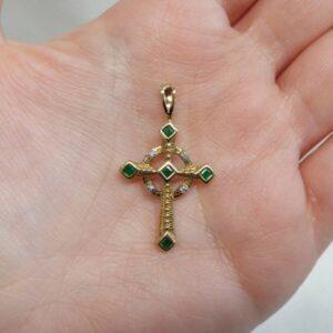 Beautiful Emerald and Diamond Celtic Cross Style Pendant 9ct Yellow Gold - Length 35mm (A1224) - Image 5