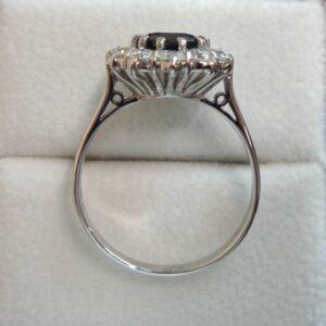 Vintage C.1984 Sapphire and Diamond Cluster Ring 18ct White Gold - Size R 1/2 (A1139) - Image 3