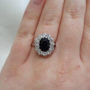 Vintage C.1984 Sapphire and Diamond Cluster Ring 18ct White Gold - Size R 1/2 (A1139) - Image 6