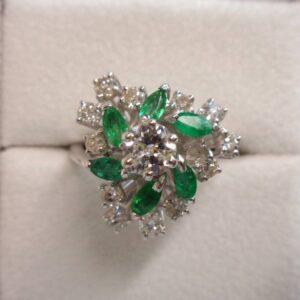 Vintage C.1978 Emerald and Diamond Cluster Ring 18ct White Gold - Size L 1/2 (A1190)