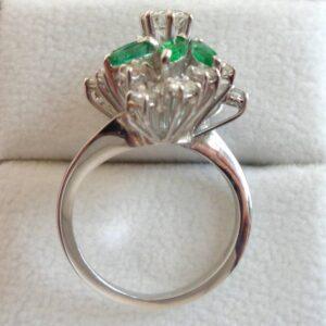 Vintage C.1978 Emerald and Diamond Cluster Ring 18ct White Gold - Size L 1/2 (A1190) - Image 3