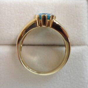 Striking Blue Topaz Solitaire Ring 9ct Yellow Gold - Size N 1/2 (A1255) - Image 3