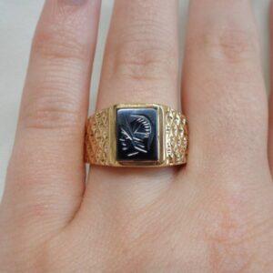 Gents Vintage Haematite Signet Ring in 9ct Yellow Gold - Size V (A1039) - Image 6