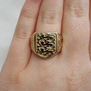 Incredible Three Lions Signet Ring in 9ct Yellow Gold - Size Q (A1350) - Image 6